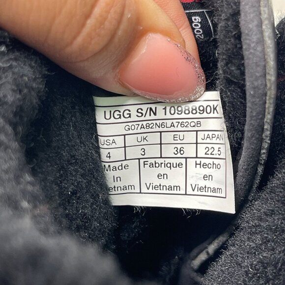 UGG #1098890K Kid's Black Butte II Lace Up Boot Leather Shoes Size 4 US - Picture 7 of 11